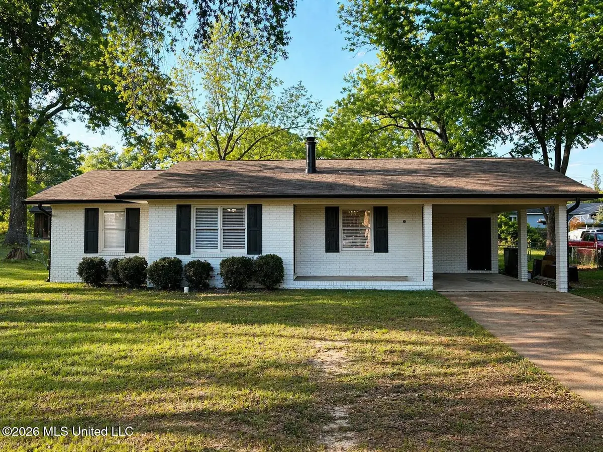 690 Cox Avenue, Holly Springs, MS 38635 - #1