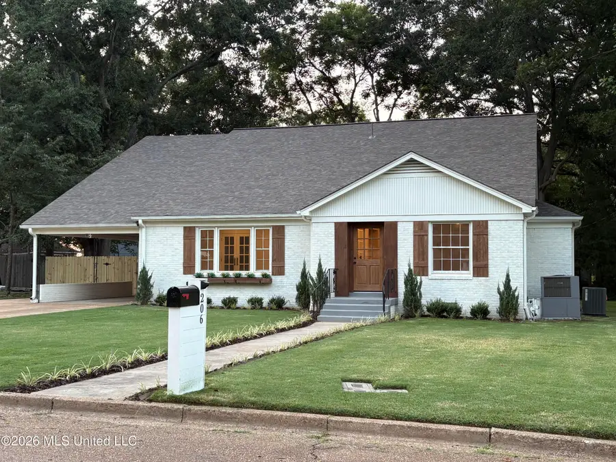 206 Bowden Street, Senatobia, MS 38668 - #3