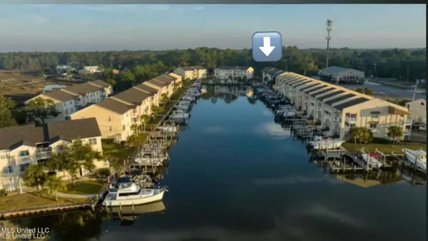 2421 Beachview Drive, Ocean Springs, MS 39564