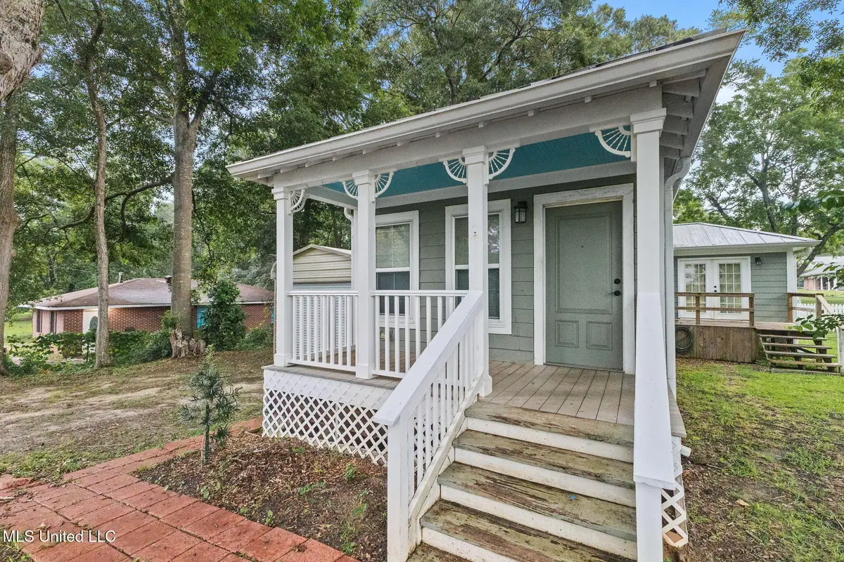 533 E College Avenue, Wiggins, MS 39577 - #1