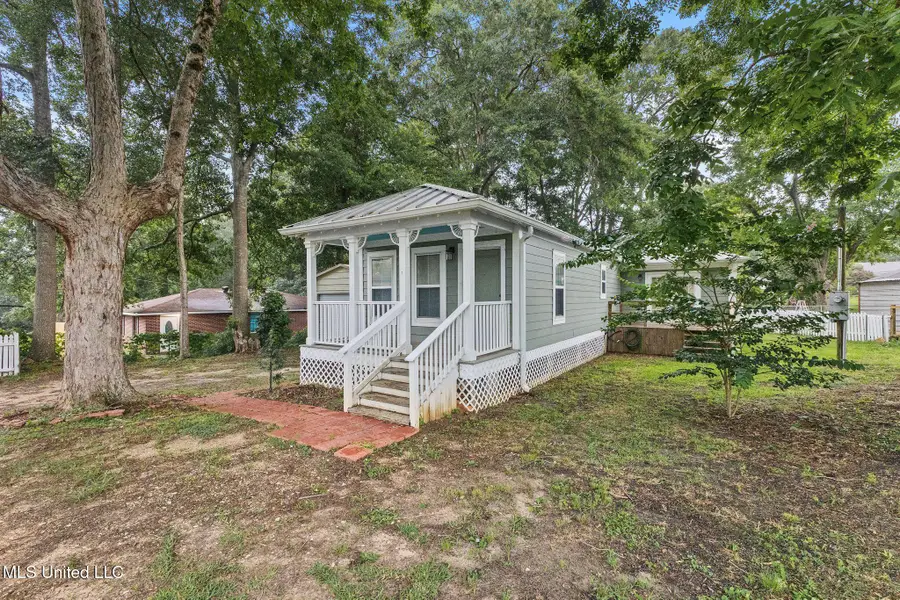 533 E College Avenue, Wiggins, MS 39577 - #3