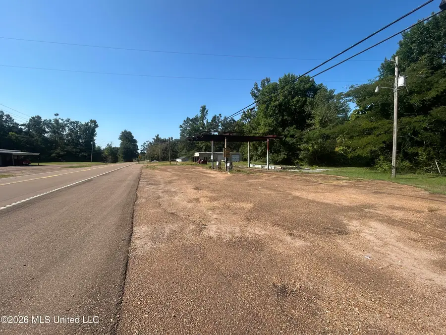 900 S Applegate Street, Winona, MS 38967 - #2