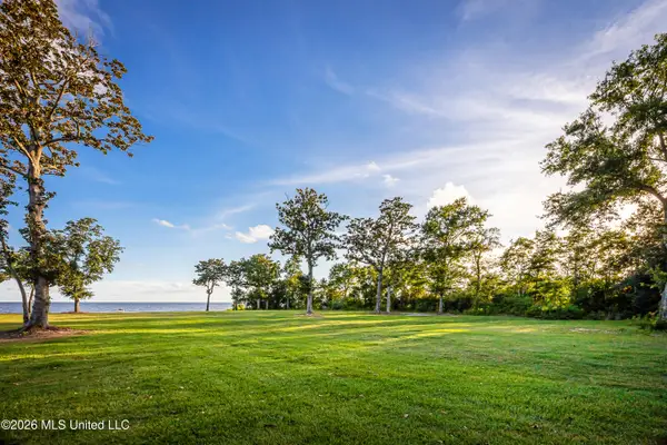 Seashore Avenue, Ocean Springs, MS 39564