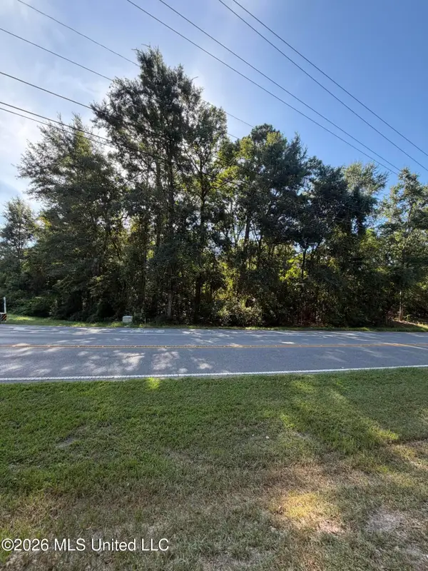8120 Daisy Vestry Road, Biloxi, MS 39532