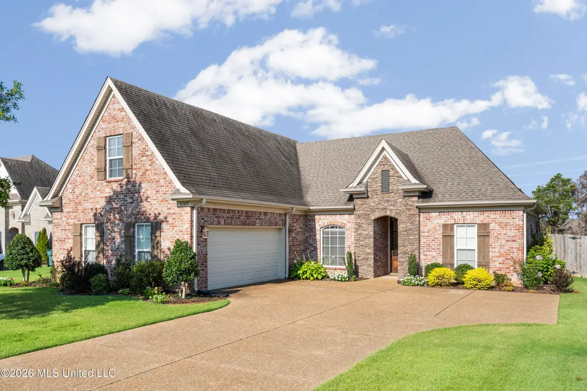 4389 W Vineyard Drive, Southaven, MS 38672 - #1