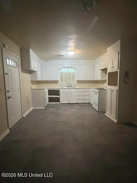 3142 Peterson Drive, Jackson, MS 39212 - #2