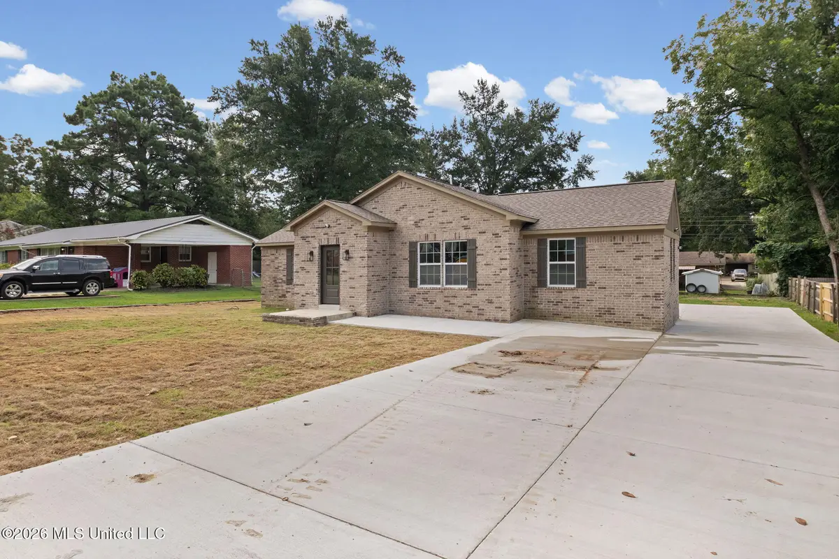 709 Coleman Avenue, Holly Springs, MS 38635 - #1