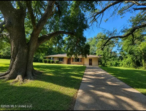 907 W Hinton Avenue, Lumberton, MS 39455