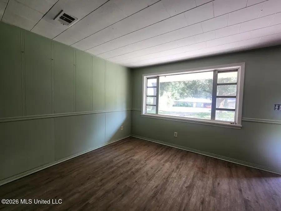 907 W Hinton Avenue, Lumberton, MS 39455 - #3