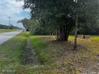 214 S Central Avenue, Waveland, MS 39576