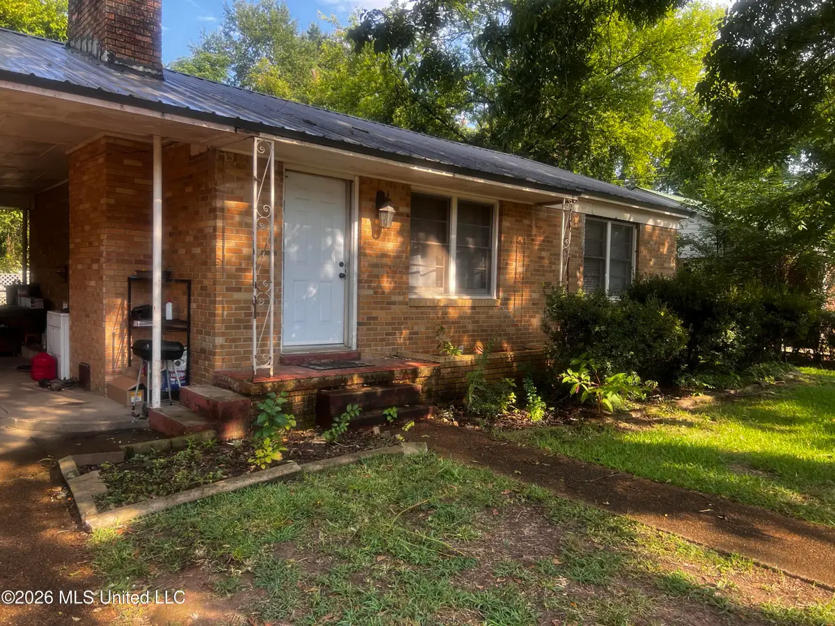142 N College Street, Pontotoc, MS 38863 - #1