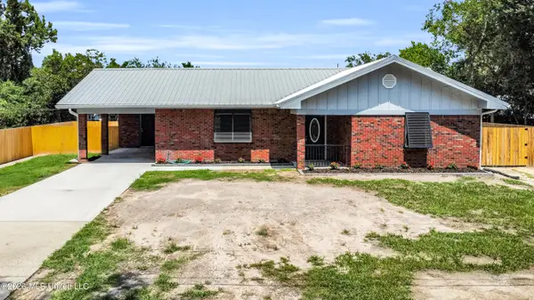 337 Saint George Street, Bay Saint Louis, MS 39520