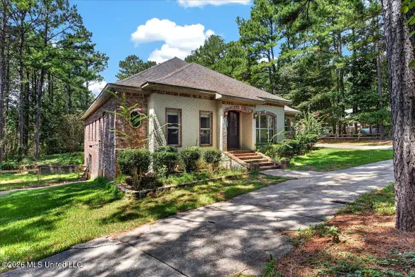 14 Bedford Forrest Lane, Hattiesburg, MS 39401