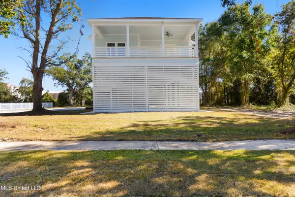 124 Holiday Avenue, Pass Christian, MS 39571