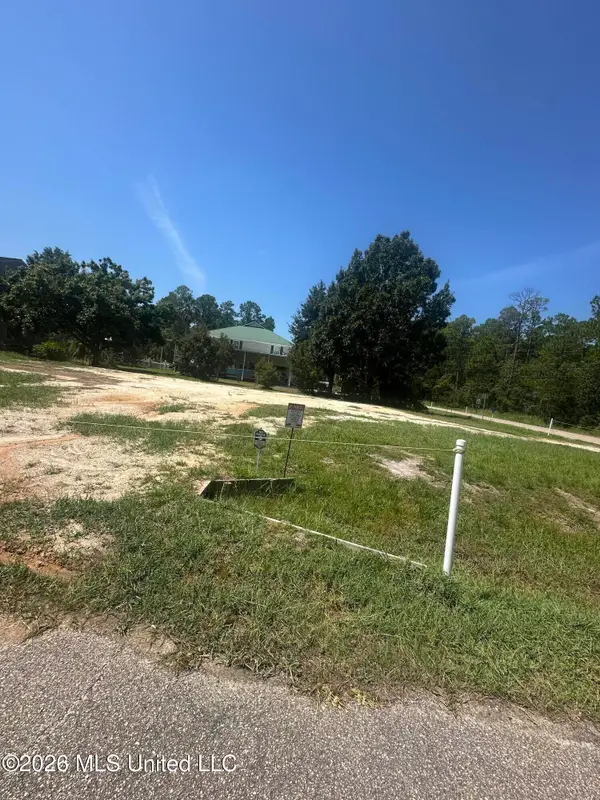 Ponotoc Drive, Kiln, MS 39556