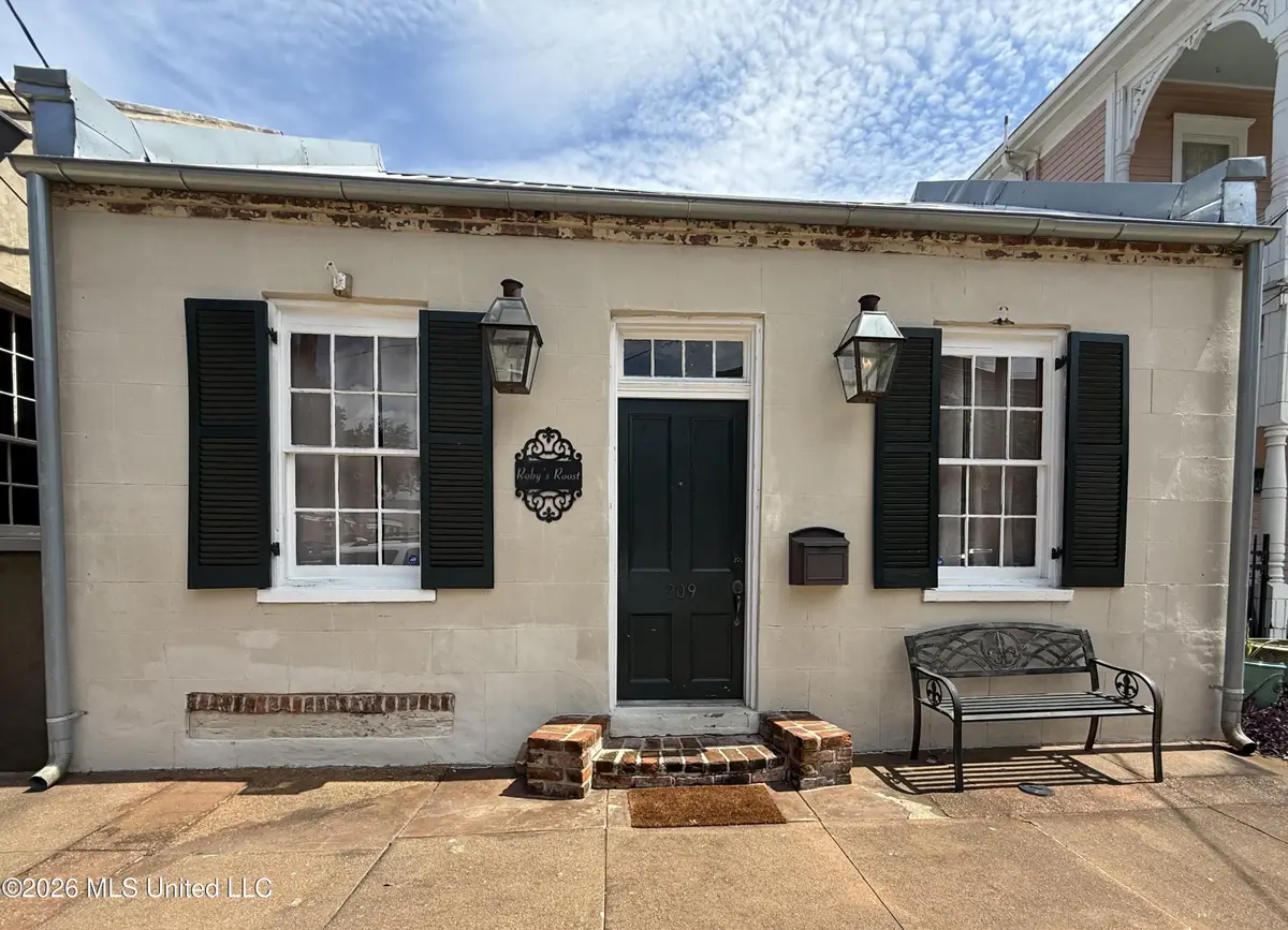 209 S Commerce Street, Natchez, MS 39120 - #1