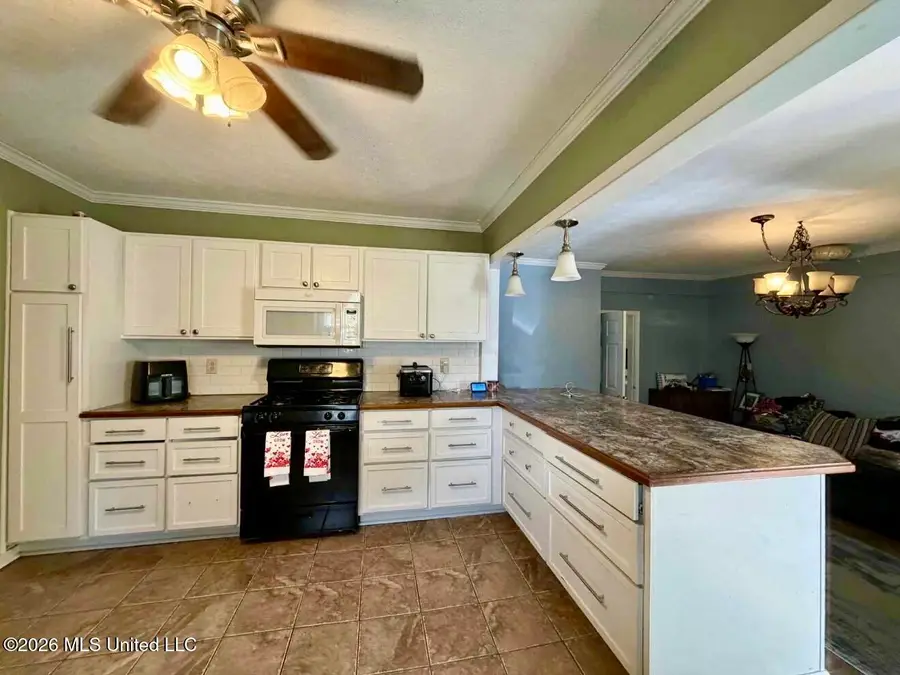 305 Albert Street, Brookhaven, MS 39601 - #3