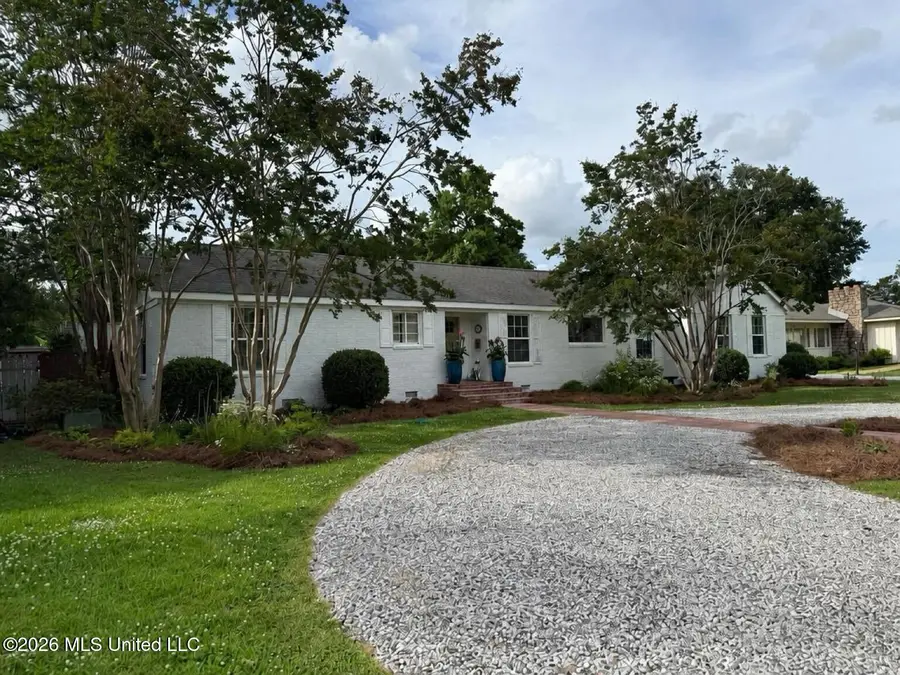403 E Harding Avenue, Greenwood, MS 38930 - #2