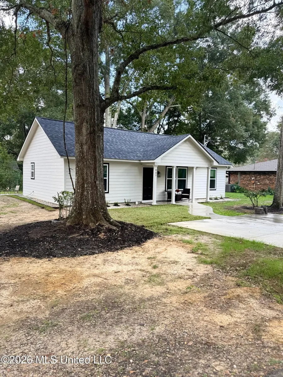 905 8th Street, McComb, MS 39648 - #2