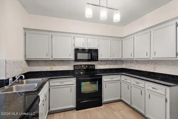 5076 Harling Place, Jackson, MS 39211