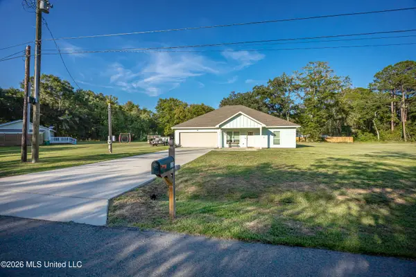 516 Maple Street, Ocean Springs, MS 39564