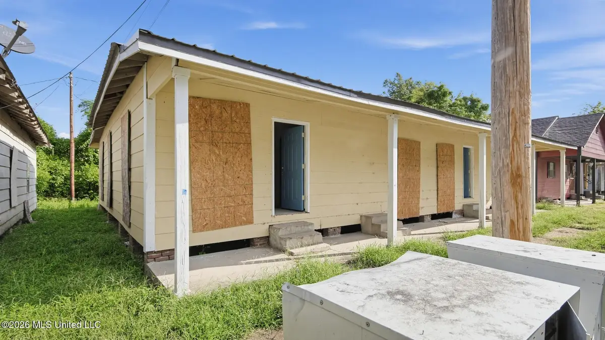 213 Oak Street, Greenwood, MS 38930 - #1