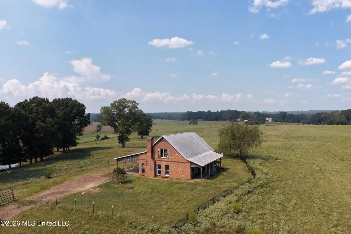 367 Dandridge Drive, Senatobia, MS 38668 - #1