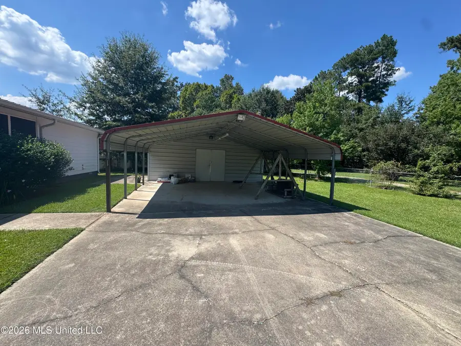 429 E Franklin Street, Quitman, MS 39355 - #3