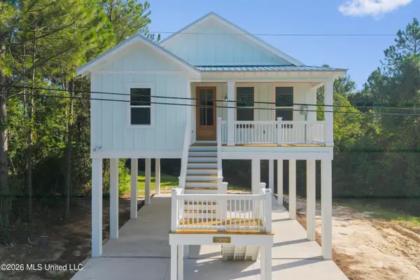 302 Terrace Avenue, Waveland, MS 39576
