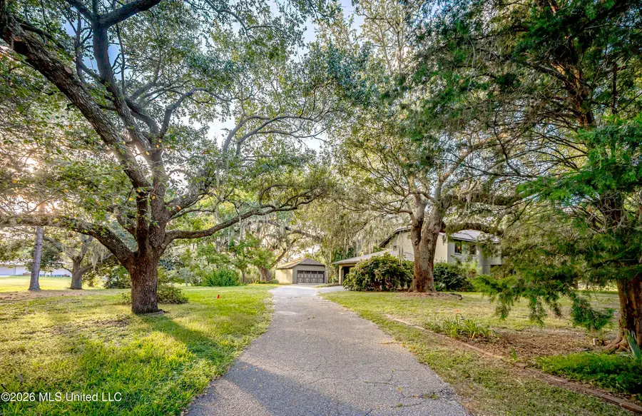 611 Lakeview Drive, Pascagoula, MS 39567 - #2