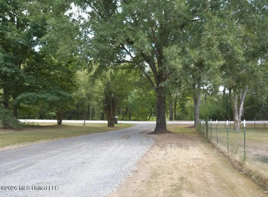 725 Shinault Road, Byhalia, MS 38611 - #3