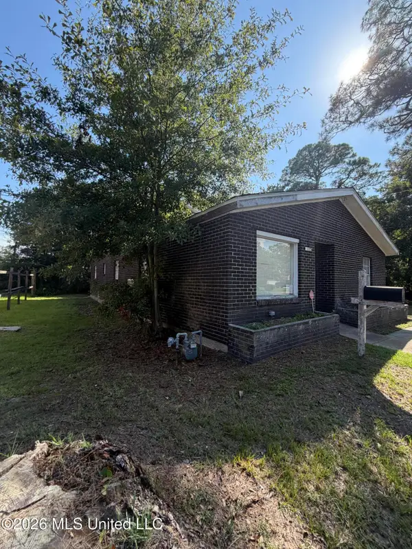 1502 School Avenue, Pascagoula, MS 39567