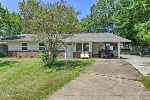 121 Roberts Circle, Ocean Springs, MS 39564