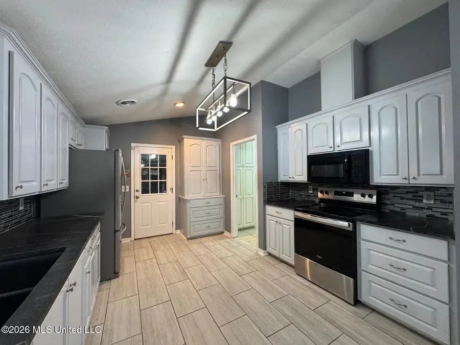 327 E Cascades Circle, Clinton, MS 39056 - #2
