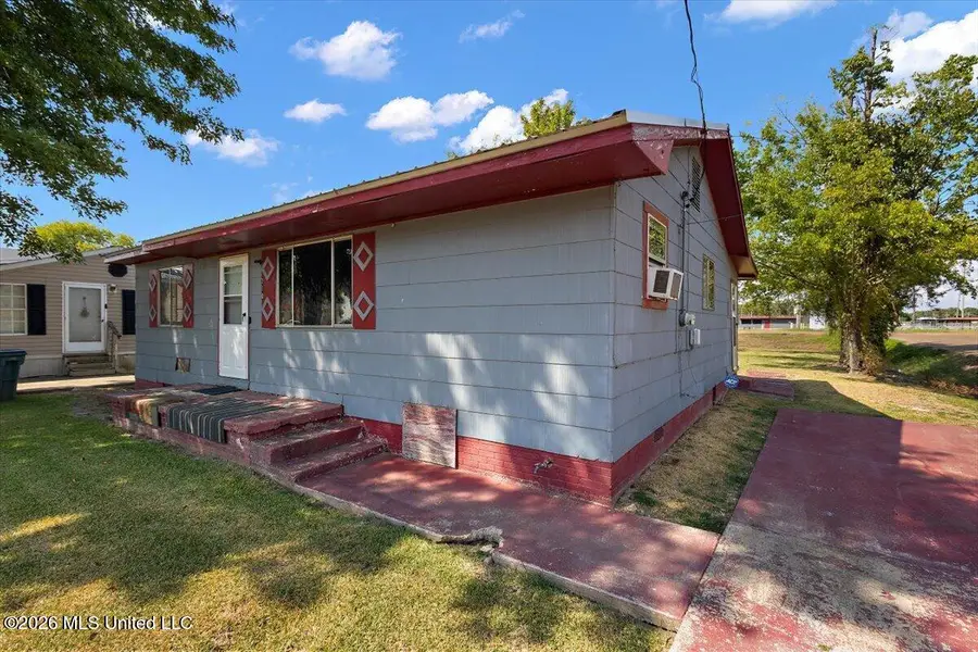 310 W 6th Street, Yazoo City, MS 39194 - #3