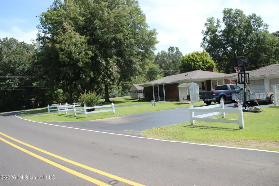 291 N Thunderbird Drive, Hernando, MS 38632 - #2