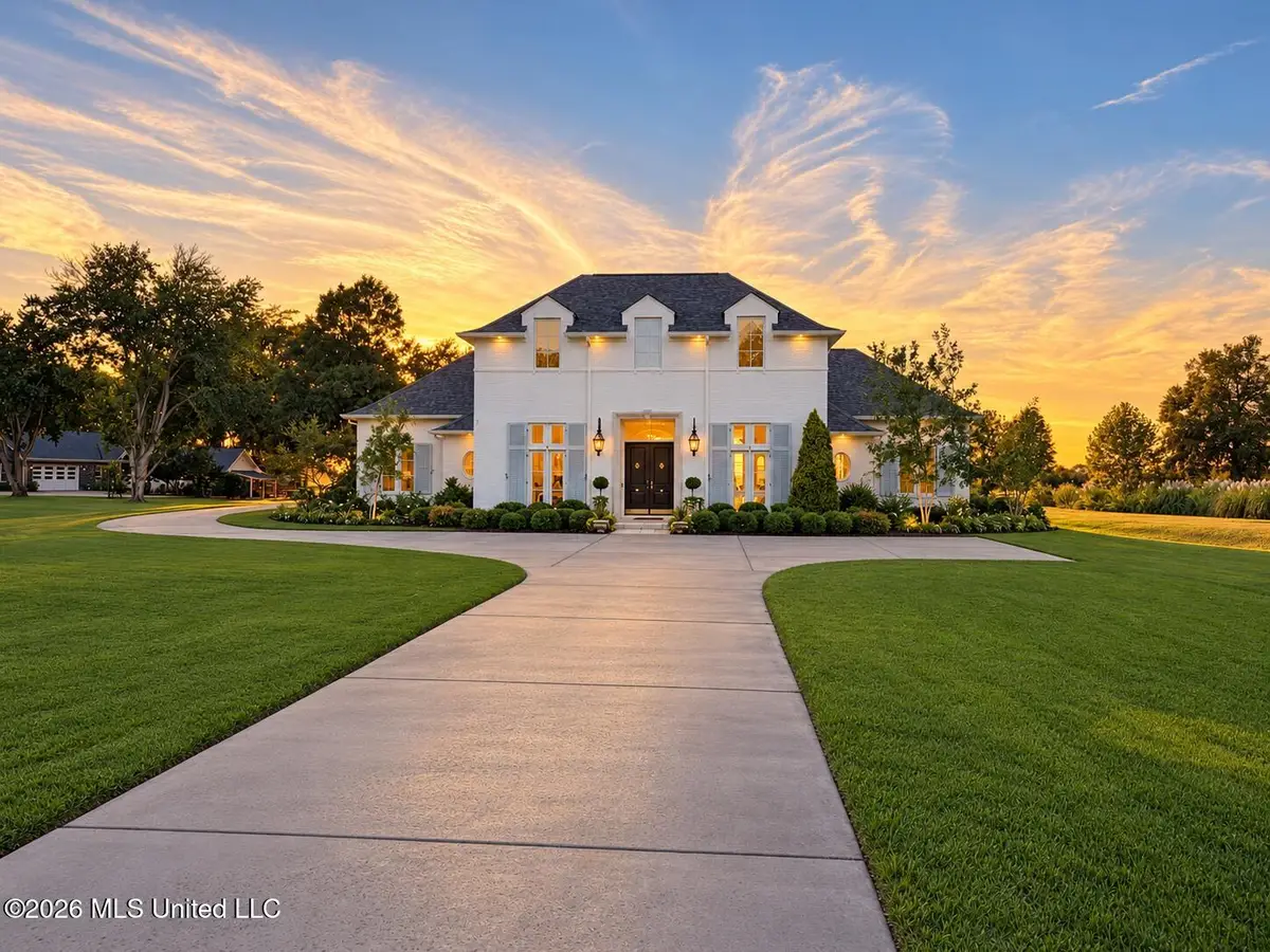 335 Westover Drive, Clarksdale, MS 38614 - #1