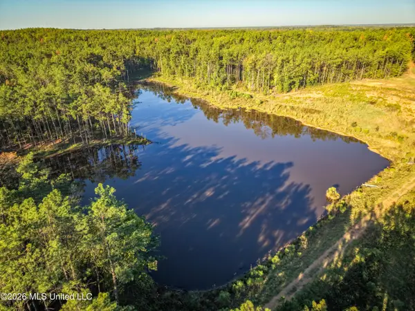 2000 Deer Creek Road, Batesville, MS 38606