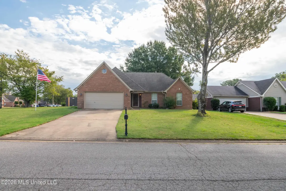 5860 Ridgetop Drive, Horn Lake, MS 38637 - #1