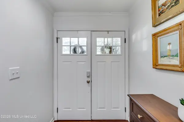 5365 Suffolk Drive, Jackson, MS 39211