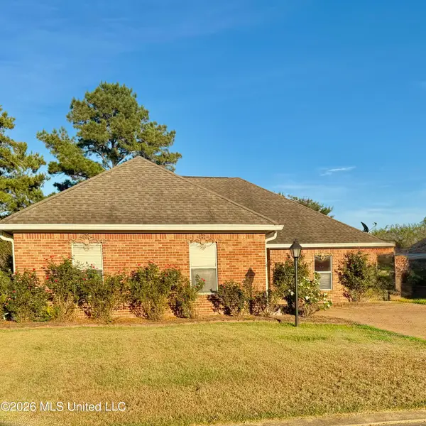 18 Old Bridge Cove, Byram, MS 39272