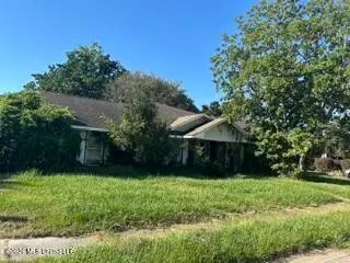 2 Palmer Place, Gulfport, MS 39507