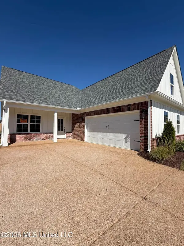6068 Hickory Point Drive, Walls, MS 38680