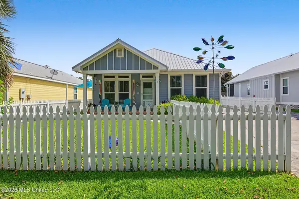 427 Saint George Street, Bay Saint Louis, MS 39520