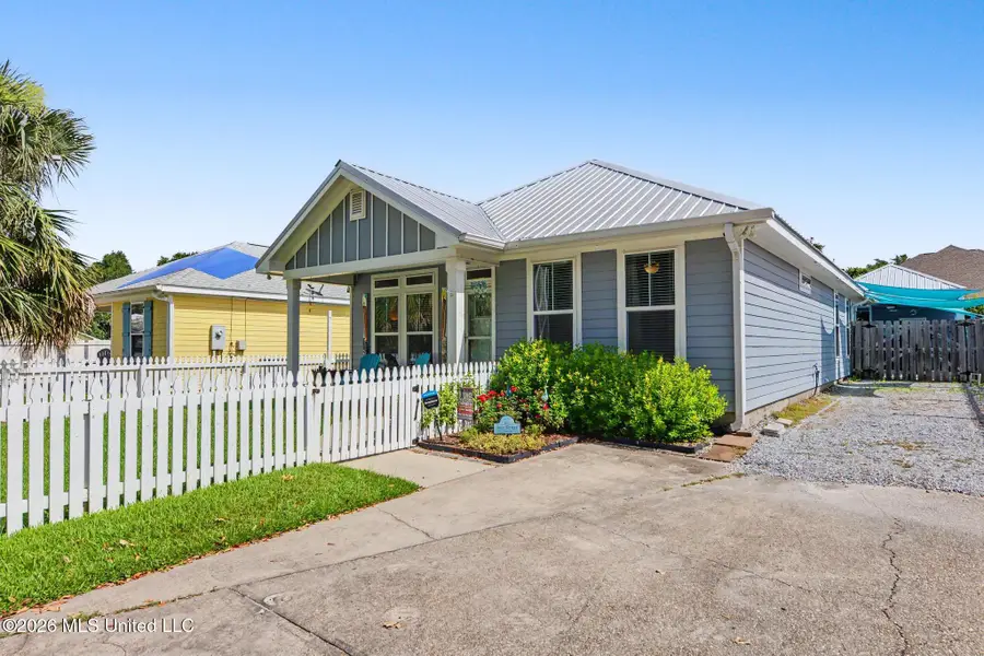 427 Saint George Street, Bay Saint Louis, MS 39520 - #3