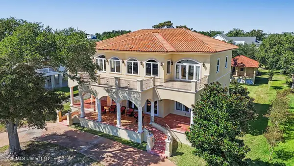 815 N Beach Boulevard, Waveland, MS 39576