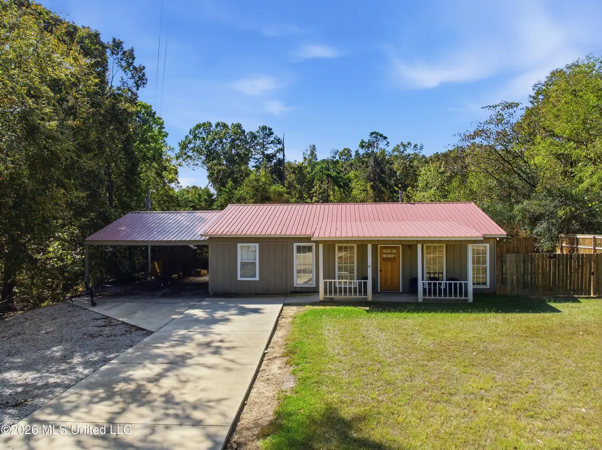283 Coles Point Road, Batesville, MS 38606 - #1