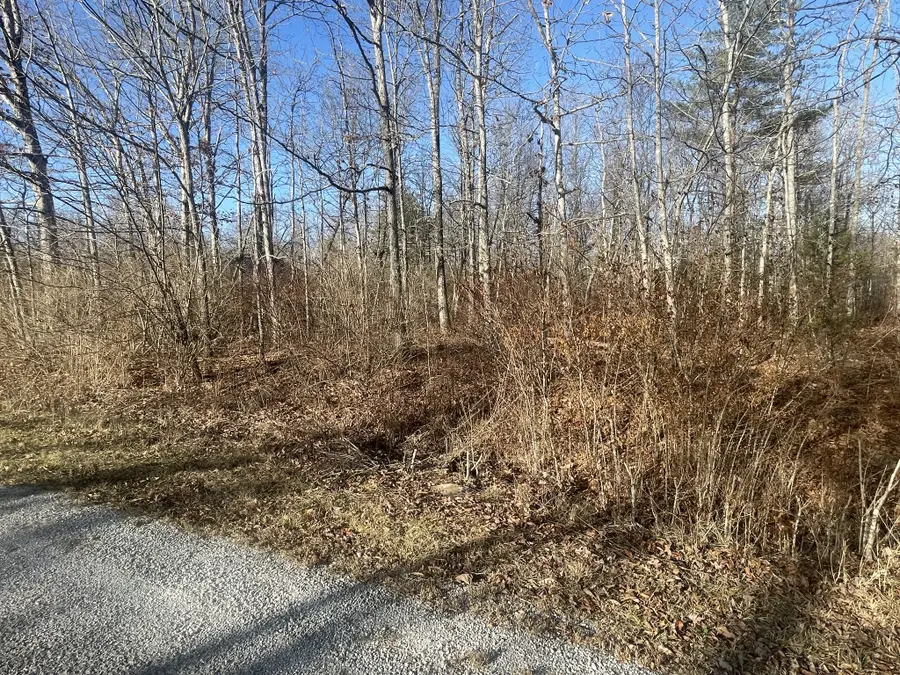 1004 Hopi Dr, Crossville, TN 38572 - Image #2