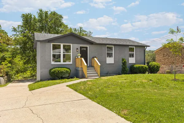 373 Kingview Dr, Nashville, TN 37218