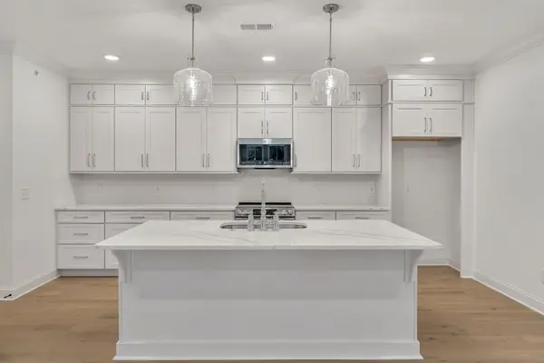 2002 Gildridge Dr #302, Nashville, TN 37221